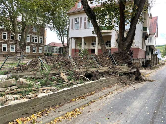 Ehrenwall: Dreiste Diebe behindern Wiederaufbau Die Kabel wurden in vier Meter lange Stücke geschnitten. Foto: ROB