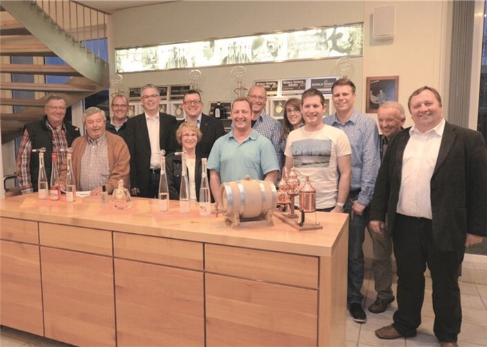 Die Kaisersescher CDU besichtigte die Edelbrennerei Vallendar in Kail. privat