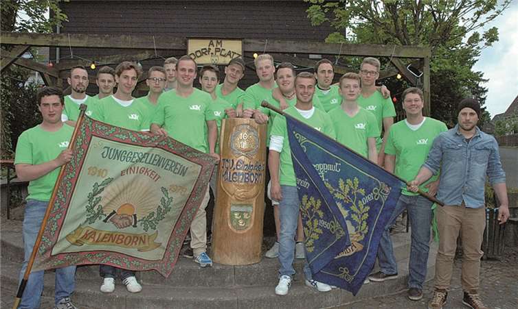 Die Kalenborner Junggesellen hatten auf den Dorfplatz eingeladen.UM