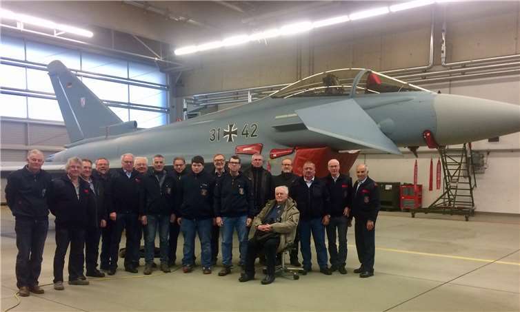 Die Kameraden aus Waldbreitbach und Hausen im Fliegerhorst Nörvenich. privat