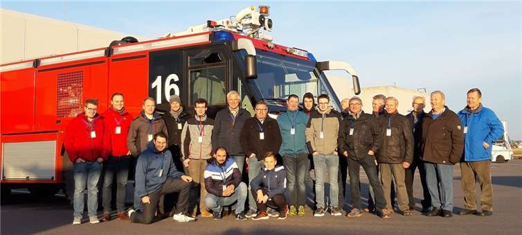 Die Kameraden der Feuerwehr Roßbach erhielten einen Blick hinter die Kulissen des Kölner Flughafens. Foto: Feuerwehr Roßbach
