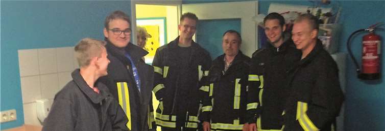 Die Kameraden machten sich ein Bild von den Räumlichkeiten. privat