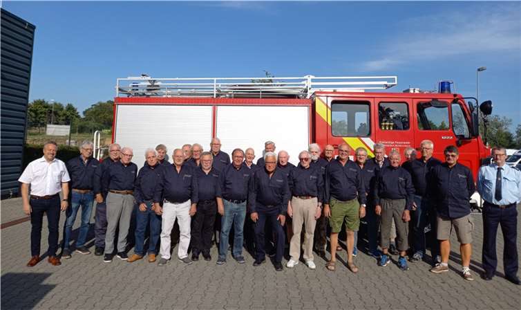 Die Kameradenschaft war erfreut über die einheitlichen Hemden.  Foto: Peter Schäfer