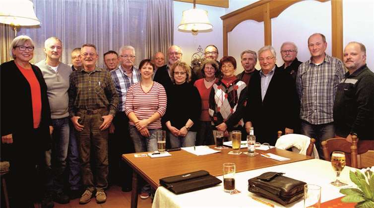 Die Kandiaten für den Verbandsgemeinderat und den Ortsgemeinderat stehen. privat