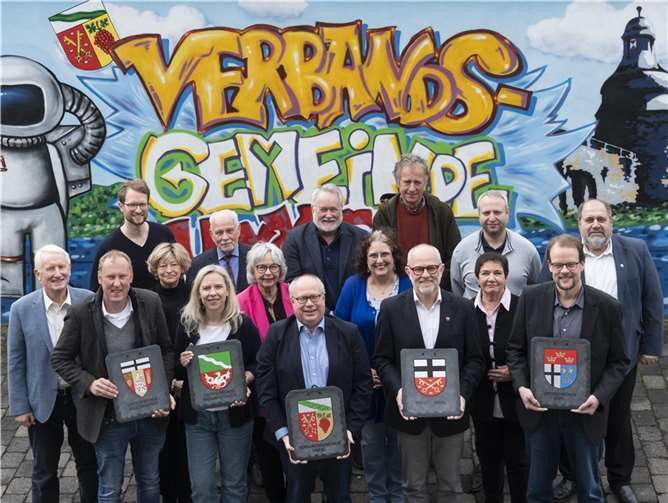 Die Kandidaten der CDU für die Wahl zum Verbandsgemeinderat Unkel am 9. Juni 2024 um den Spitzenkandidaten Markus Fischer (vorn Mitte).  Foto: Creativ Picture