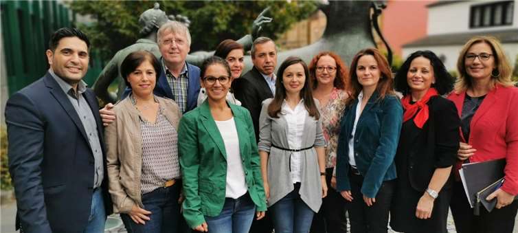 Die Kandidaten der „Demokratischen Liste Kreis Ahrweiler“ (v. l.): Serkan Basar, Maria da Conceição Monteiro, Ribeiro da Cunha, Ingo Terschanski, Maria Helena Ribau Martins da Conceicao, Ana Maria de Sousa Baptista Tomé, Ali Osman Karga, Agota Csilla Agyagasi, Maria Raveca Acker, Iudith-Rozalia Wittling, Samira Youssef, Mirveta Durben. Es fehlen: Maria Helena Fernandes Barreto, Bayramali Er und Ali Dincer. Foto: privat