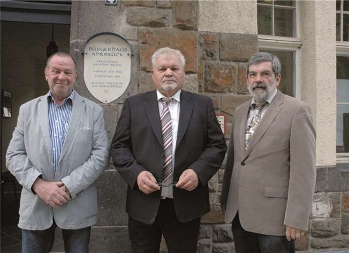 Ortsbürgermeister und Ortsvorsteherin wurden gewählt Die Kandidaten der Ortsbürgermeisterwahl in Ahrbrück (v.li.): Wilfried Kasper (Bürgerverein), Ortsbürgermeister Heribert Seul (CDU) und Paul Dresen (SPD). Amtsinhaber Heribert Seul wurde wieder gewählt.