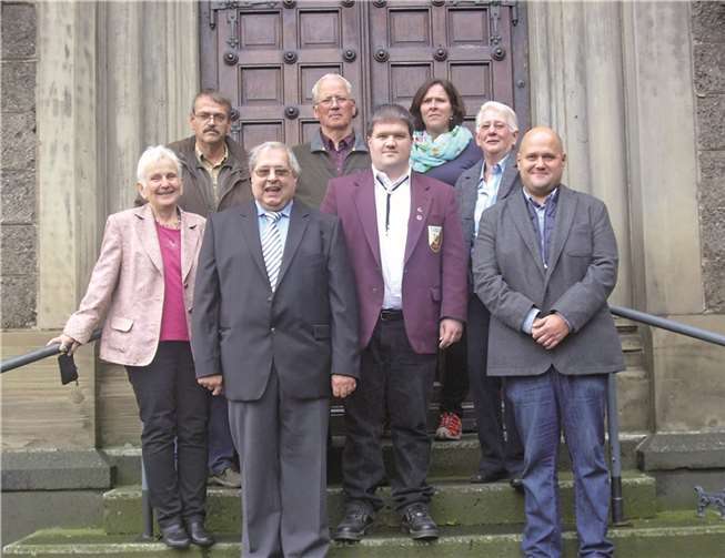 Die Kandidaten für den Brohler Pfarrgemeinderat (von links): Birgitt Seul, Stefan Vogt, Norbert Diederichs, Matthias Mannheim, Michael Alfter, Barbara Bast, Roswitha Ruge und Martin Schnitker. Es fehlen: Petra Fußhöller, Sarah Götten und Cordula Müller-Still.privat