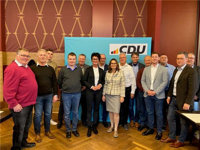 Die Kandidaten für die Kreistagsliste und Mitglieder der CDU Brohltal mit Mechthild Heil MdB.  Foto: Tobias Schneider