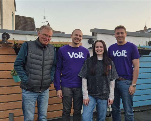 Volt Rheinbach: Aufstellung für die Kommunalwahl 2025 Die Kandidaten und Kandidatin der Reserveliste: Heinrich Moll, Tobias Path, Lena Kroll, Fabio Centorbi (v.l.n.r.).Quelle: Volt Rheinbach