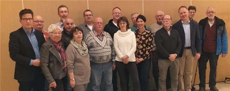 Die Kandidaten und Mitglieder der FWG Kasbach-Ohlenberg um Frank Becker (links). Foto: privat