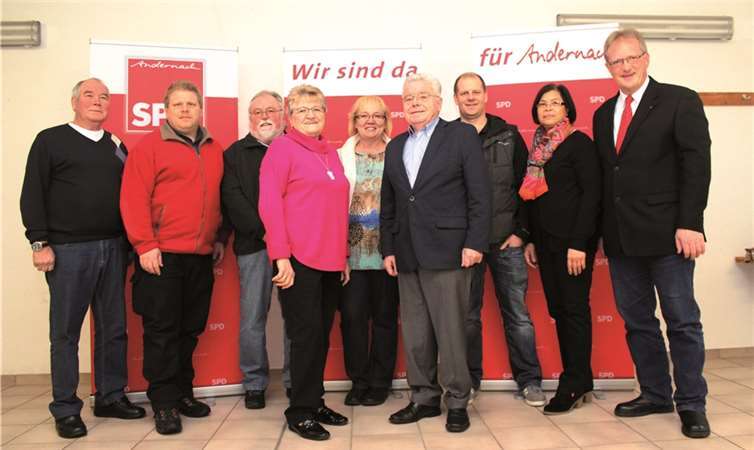 Die Kandidaten (v.r.n.l.): Axel Bartels, Teofila Bannert, Oliver Becker, Rudolf Bannert, Marianne Seuser, Monique Bedouet, Wilfried Vivequin, Achim Feurer und Gerd Patschula. privat