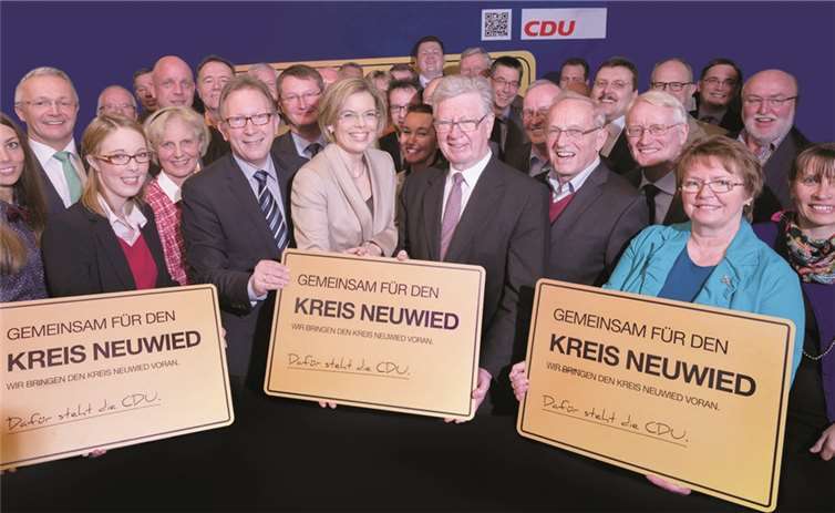 Die Kandidatinnen und Kandidaten der CDU beim Wahlkampfauftakt mit der Landesvorsitzenden Julia Klöckner, MdL. photoklaas.de