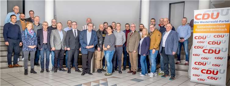 Die Kandidatinnen und Kandidaten der CDU für die Wahl des Verbandsgemeinderates Ransbach-Baumbach. Foto: BildWert Hilpert