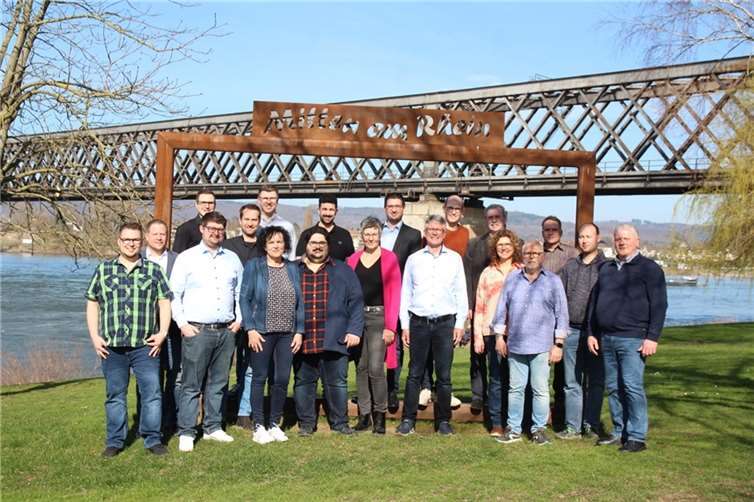 Die Kandidatinnen und Kandidaten der SPD Urmitz v.li. Florian Hommer, Michael Dott Alexander Hoffend, Johannes Weinand, Leon Mettler, Marion Höfer, Ozan Turmus, Oliver Koch, Denis Ocar, Katharina Steinbach, Thomas Seibel, Johannes Grandmontagne, Norbert Bahl, Reinhold Pohl, Claudia Volk, Johannes Weiler, Manfred Schmid, Dominik Höfer und Johannes Dott. Quelle: SPD Urmitz