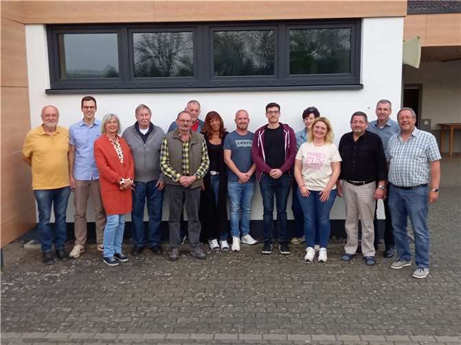 Die Kandidatinnen und Kandidaten der SPD für die Wahl zum Melsbacher Ortsgemeinderat  Foto: Michael Schönberg