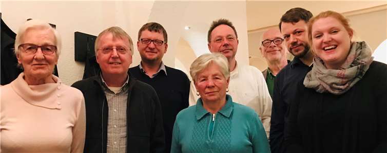 Die Kandidatinnen und Kandidaten von links: Inge Pauls, Ingo Terschanski, Thorsten Schomann, Marga Drenk, Dr. Axel Friedrich, Martin Eggert, Simon Eggert und Sabine Eggert.