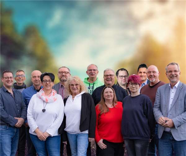 Die Kandidierenden der SPD für den Ortsbeirat Heddesdorf (v.l.): Markus Dinkel, Andreas Fischer, Thomas Mandl, Michaela Laux, Peter Hilbich, Ake Tullius, Detlev reindel, Norbert Leufgen, Martina Beate Jakoby, Mirko Zündorf-Krause, Alerxandra Eidenberg, Kürsat Erhan, Thomas Peil und Sven Lefkowitz  Foto: Tobias Querbach