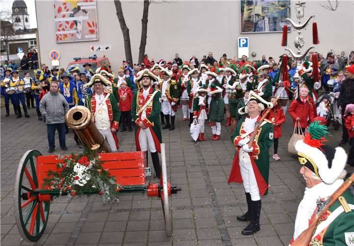 Die Kanone war in Stellung gebracht ohne einen Schuss abzugeben.