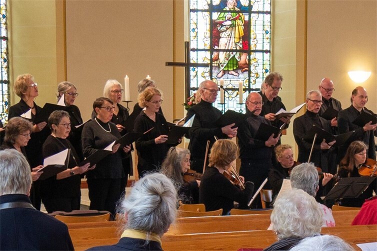 Die Kantorei der Marktkirche singt in der Heddesdorfer Kirche