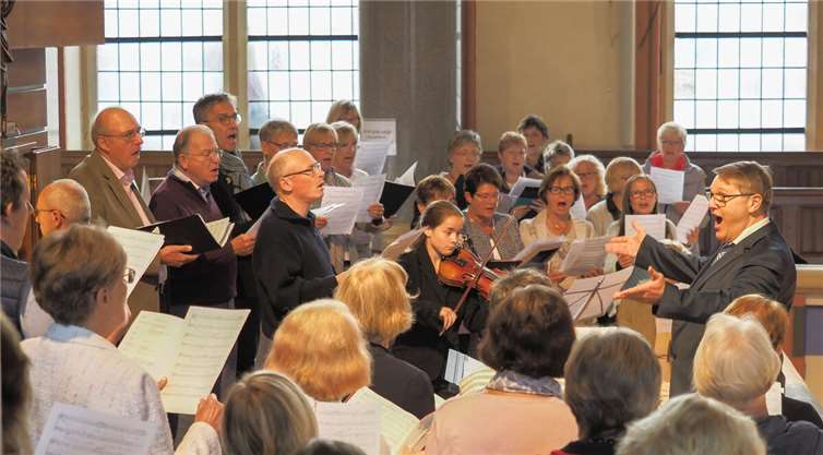Musik im März Die Kantorei der Marktkirche unter der Leitung von KMD Thomas Schmidt. Foto: Rainer Fritzen