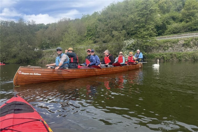 Die Kanuabteilung des Post-SV Koblenz eröffnete mit 22 Teilnehmenden und bei bestem Wetter die Saison 2026 – darunter auch der traditionsreiche Holz-Zehnerkanadier „Wappen von Koblenz“.