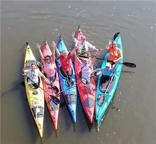 Die Kanutinnen ließen sich die Laune von Corona nicht verderben und genossen ihre Tagestour auf der Lahn. Foto: privat