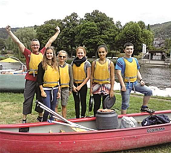 Die Kanutour bereitete sowohl den Jugendlichen als auch den Betreuern großen Spaß.privat