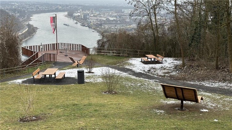 Die Kanzel am Krahnenberg, ein beliebter Aussichtspunkt auf die Stadt Andernach, erstrahlt nach der kürzlich abgeschlossenen Umgestaltung in neuem Glanz.Fotos: Stadtverwaltung Andernach / Regina Unruh
