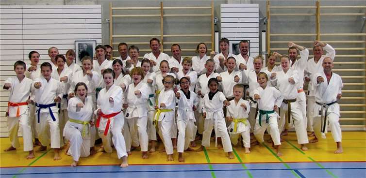 Die Karateka aus Bruchhausen und St. Katharinen freuen sich über Neuzugänge.privat