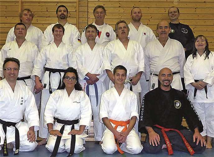 Die Karateka schauten über den Tellerrand und übten sich in Selbstverteidigung.privat