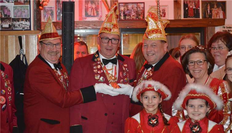 Die Karnevalisten begrüßten ihren Präsidenten. Fotos: Hardy Mies