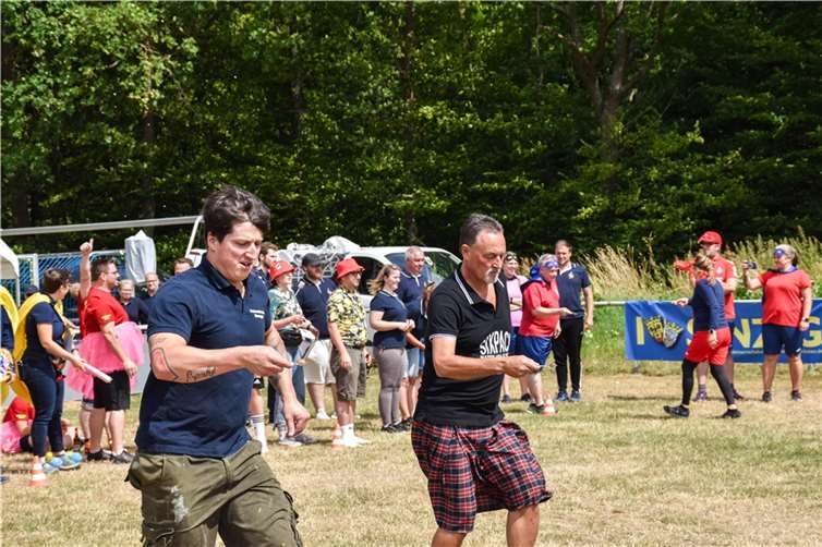 Die Karnevalisten bewiesen Einsatz.  Foto:KG Närrische Buben Sinzig
