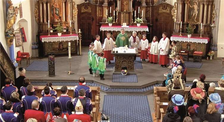 Die Karnevalisten halten Rosenmontag Gottesdienst.Foto: KG Bad Breisig