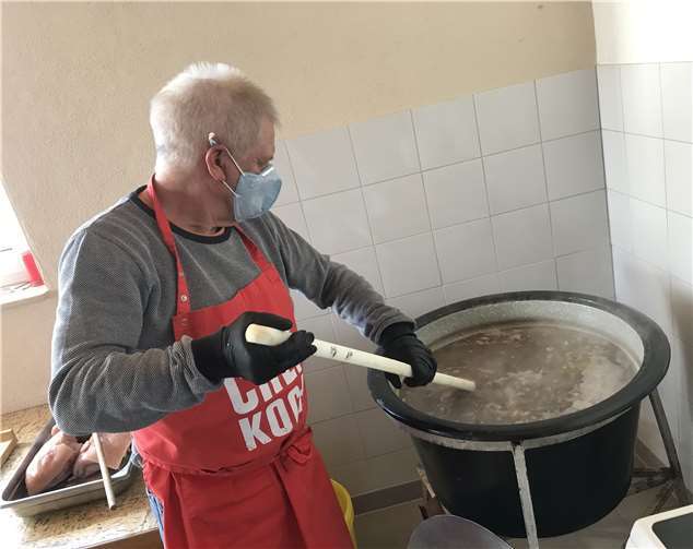 Die Karnevalisten kochten beachtliche Portionen zusammen.