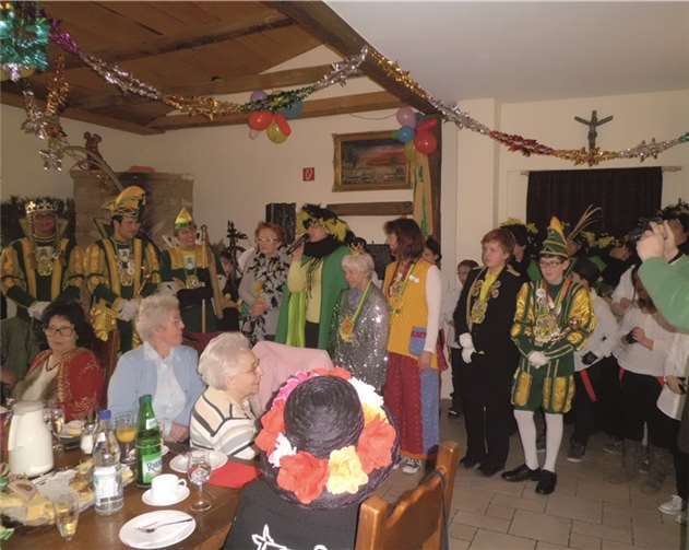 Die Karnevalsfeier im Seniorenheim „Haus Franziskus“ in Oberwinter hat den Bewohnern viel Freude und Kurzweil beschert.Privat