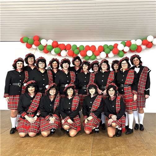 Die Karnevalsfrauen der Frauengemeinschaft verkleideten sich als schottische Leibgarde des Königs.  Foto: privat