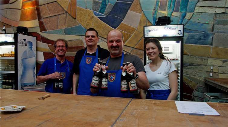 Die Karnevalsfreunde Blau-Gold versorgten ihre Gäste vortrefflich und ließen keine Wünsche offen