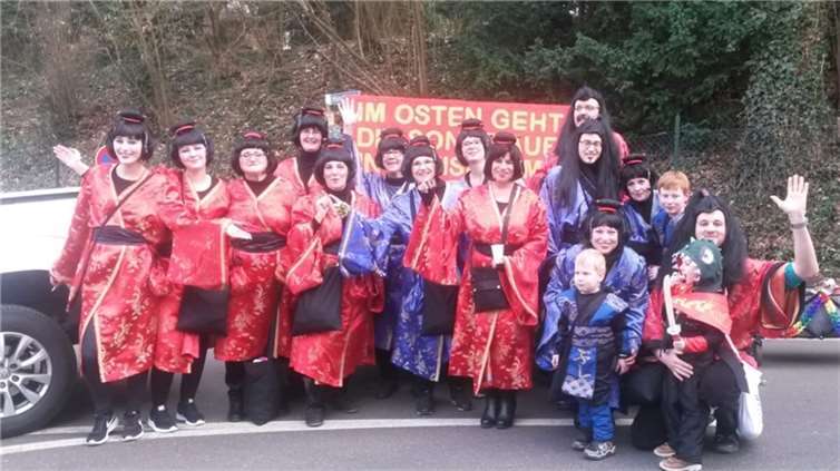 Die Karnevalsgruppe "Gruppe Jäger" beim Karnevalsumzug in Oberbreisig 2019
