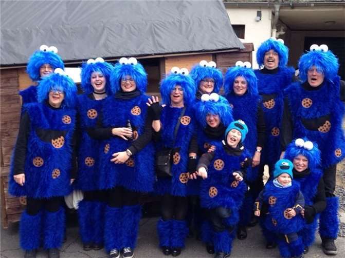 Die Karnevalsgruppe "Gruppe Jäger" beim Karnevalsumzug in Oberbreisig 2017