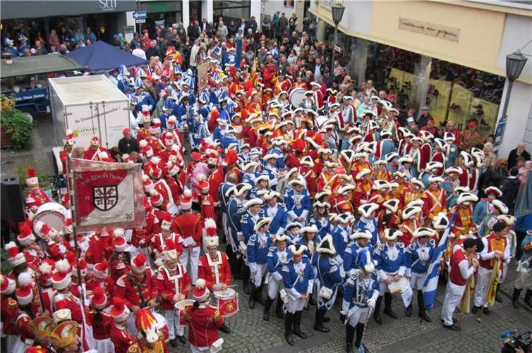 Die Karnevalsjecke erstürmten das Rathaus in Andernach.