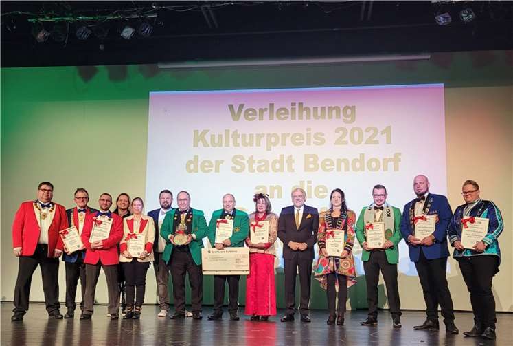 Die Karnevalsvereine aus Groß-Bendorf wurden für ihre Verdienste um das Brauchtum mit dem Kulturpreis der Stadt ausgezeichnet.  Fotos: Stadt Bendorf