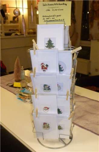 Die Karten sind zu einem Preis von 2,50 Euro erhältlich.