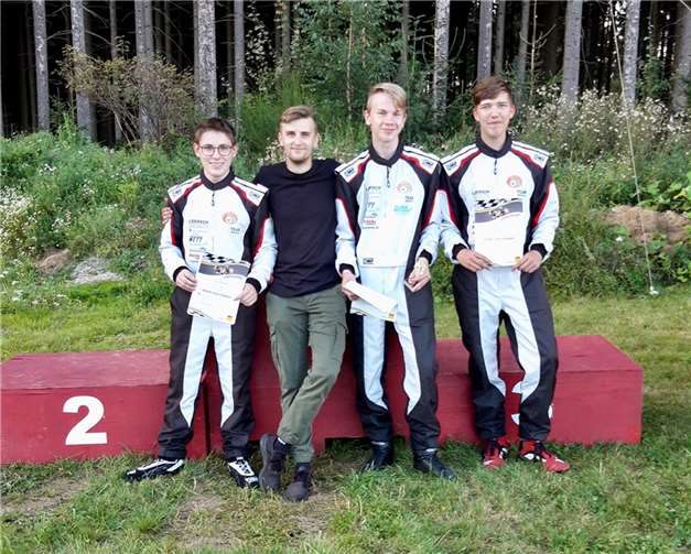Die Kartfahrer des AC Mayen in der Klasse K4: (v.l.) Luca Kalischan, Trainer Lucas Nett, Justin Eckert und Franz Simon. Foto: AC 1927 Mayen