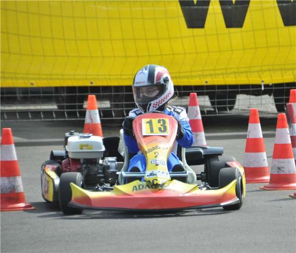 Die Kartfahrer gaben Vollgas.