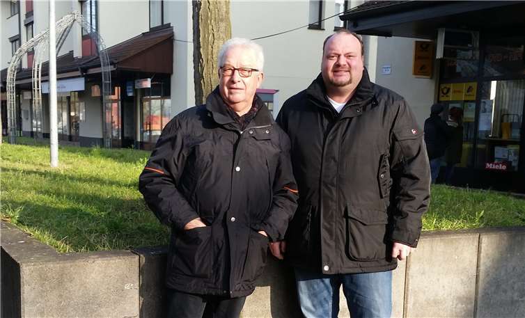 Die Karthäuser Ratsmitglieder Thorsten Schneider und Manfred Bastian vor Ort.Quelle: SPD Karthause