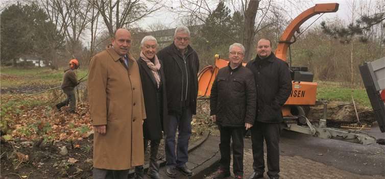 Die Karthäuser Stadtratsmitglieder vor Ort am Löwentor.privat