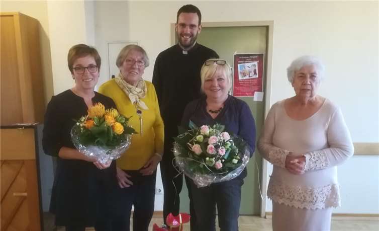 Die Kassenprüfer Annette Berresheim und Hans-Gerd Bell wurden entlassen, Sabine Haybach wurde als Kassiererin und Franz Hagen als 2. Beisitzer gewählt und Gerti Blum wurde zu ihren 70 Jahren Mitgliedschaft geehrt. Privat