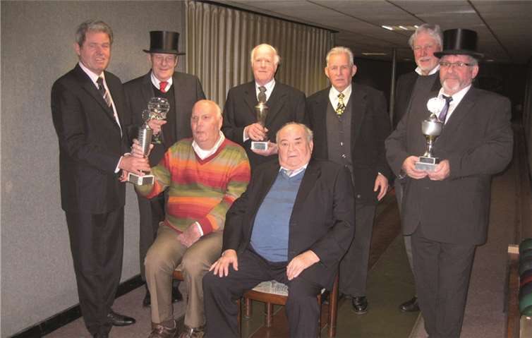 Die Kegelbrüder bekamen die Wanderpokale verliehen. Privat