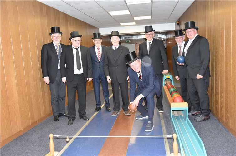 Die Kegelbrüder rund um ihren Präsidenten Karl Heinz Joisten feierten ihr 67. Stiftungsfest. Foto: Alfred Eich